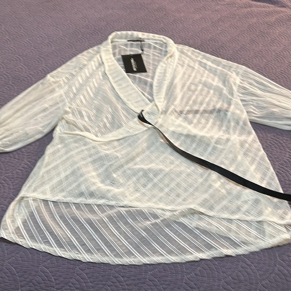 pretty little thing white textured mesh wrap blouse Sz 12 NWT - Picture 5 of 8